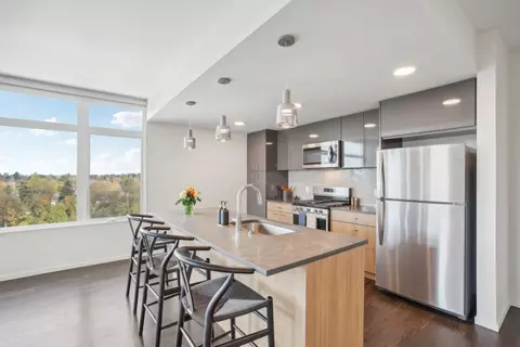 875 NE 27th Ave #2412, Portland, OR 97232