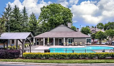8850 Park Rd #E, Charlotte, NC 28210