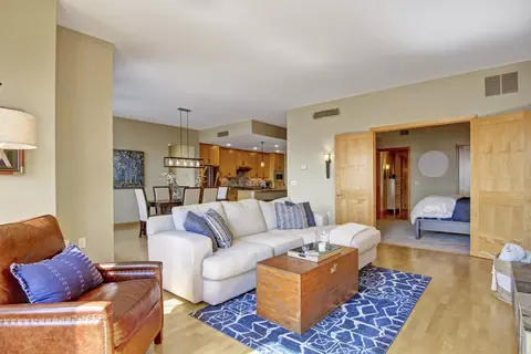 4201 Sunset Dr #4100-204, Spring Park, MN 55384