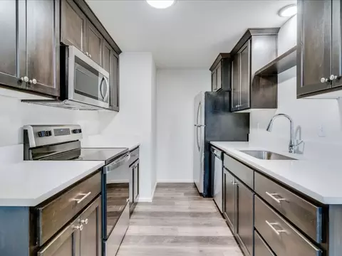 2377 W Hayes St #. 27, Woodburn, OR 97071