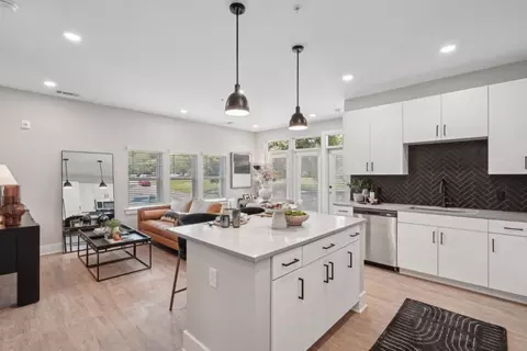 900 Willow Dr #573, Chapel Hill, NC 27514