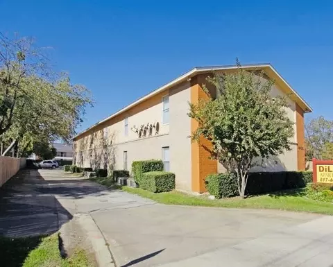 900 N Center St #1-202, Arlington, TX 76011