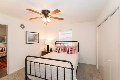 500 N Santa Rosa St #J02, San Antonio, TX 78207