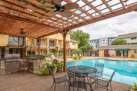 1300 S 11th St #3207, Waco, TX 76706