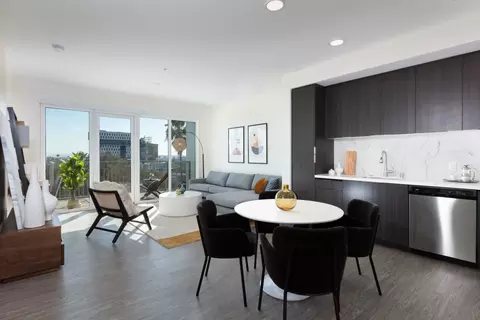 5750 Hollywood Blvd #633, Los Angeles, CA 90028