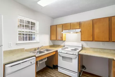 373 S Canal St #J-J2, Canton, MS 39046