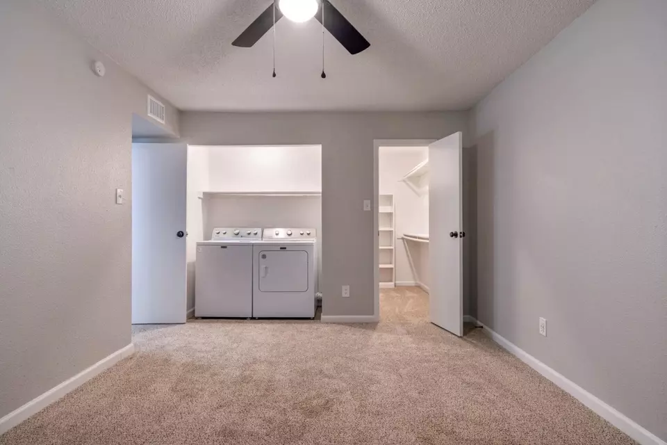  1110 El Camino Village Dr #9-902, Houston, TX 77058 photo 8