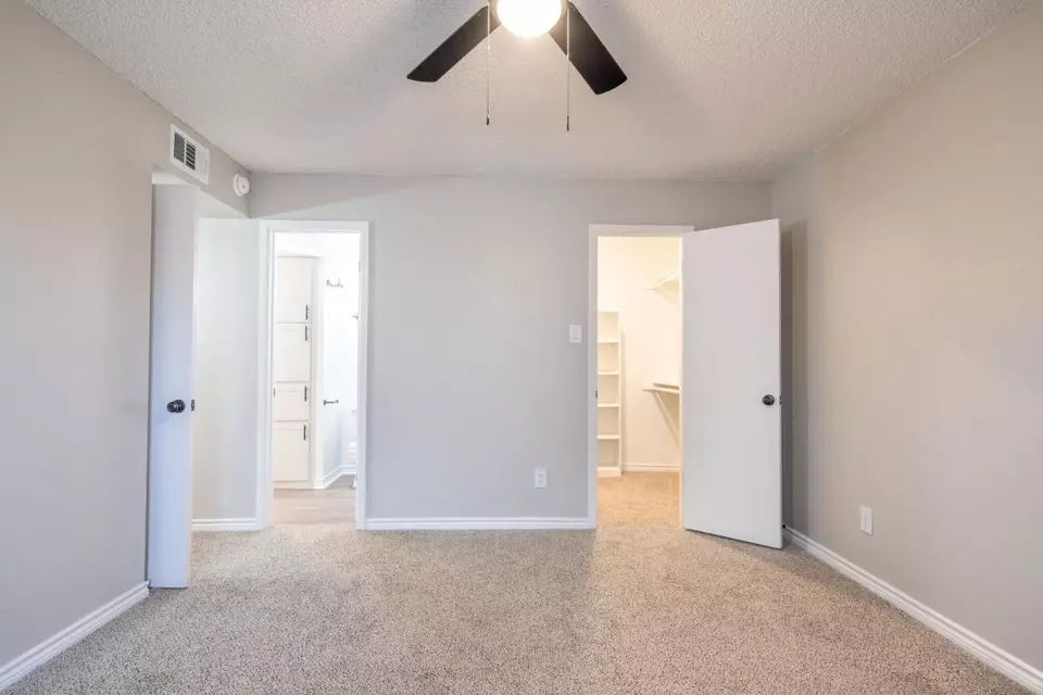  1110 El Camino Village Dr #9-902, Houston, TX 77058 photo 10