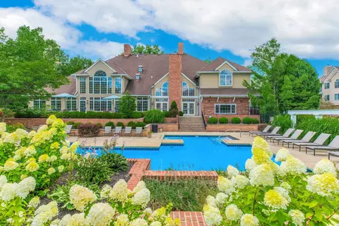 26900 Amhearst Cir #11-203, Beachwood, OH 44122