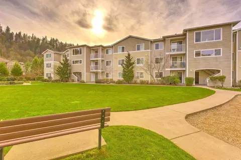 15300 SE 155th Pl #B-102, Renton, WA 98058