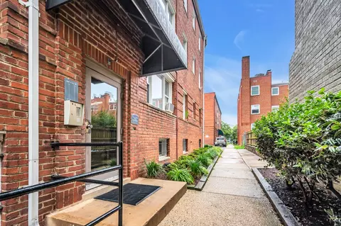 1620 C St SE #09, Washington, DC 20003