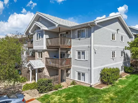 8714 Meredith Dr #2201, Urbandale, IA 50322