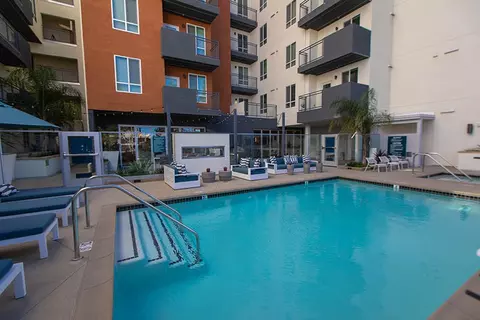 21425 Vanowen St #612, Los Angeles, CA 91303