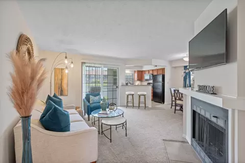 7677 Tours Ln #7800B, Centerville, OH 45459