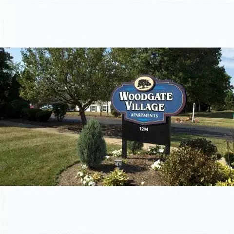 1294 Hadcock Rd UNIT 101, Brunswick, OH 44212