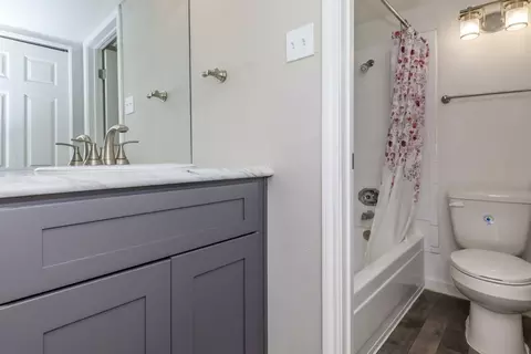 910 Cypress Station Dr #13-1325, Houston, TX 77090