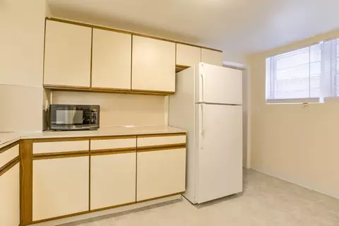 336 S 37th St #6, Omaha, NE 68131