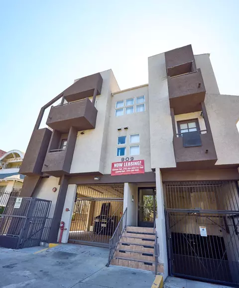 909 Irolo St #202, Los Angeles, CA 90006