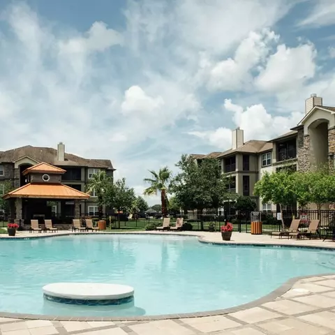 100 Belmere Luxury Ct #8-818, Houma, LA 70360