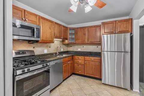 650 W Rand Rd #7C305, Arlington Heights, IL 60004