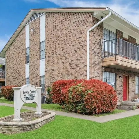 116 S 11th St #104-110, Garland, TX 75040