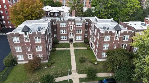 4933-4945 Buckingham Ct #BUCKINGH-33 3W, Saint Louis, MO 63108
