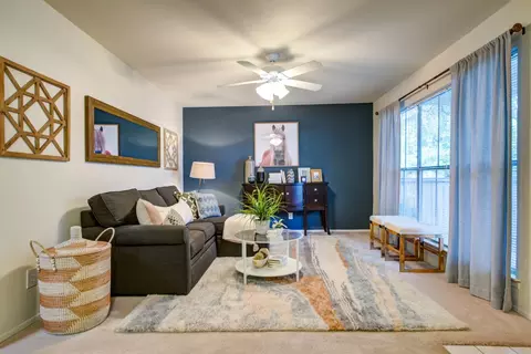 5605 Village Glen Dr #2209, Dallas, TX 75206