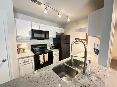 101 Meadowood St #115G, Greensboro, NC 27409