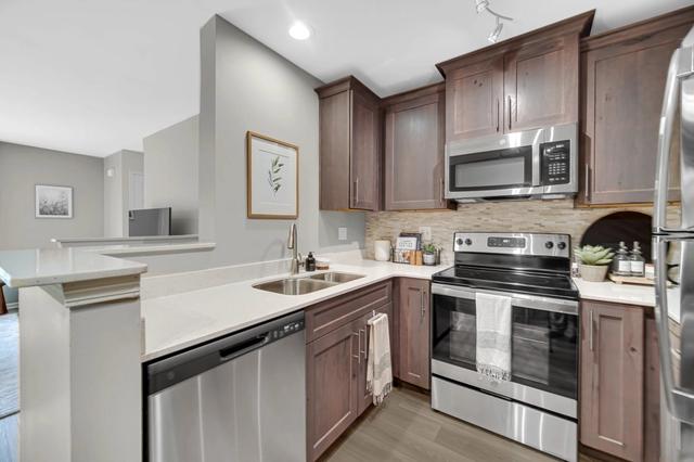 22 Vivaldi Ct #188, Wheaton, IL 60189