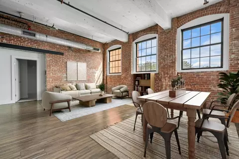 150 Oakland St #C412, Mansfield Center, MA 02048