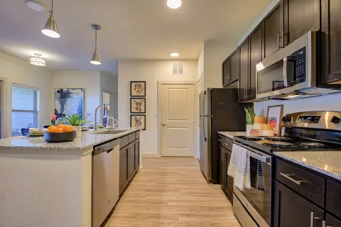 301 Mars Rd #421, Wilmer, TX 75172