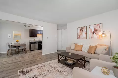 725 W Bode Cir #657-211, Hoffman Estates, IL 60169