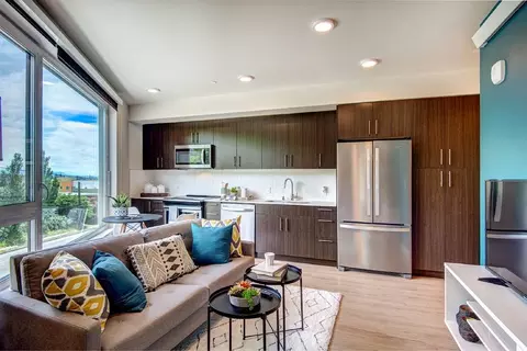 915 E Spruce St #214, Seattle, WA 98122