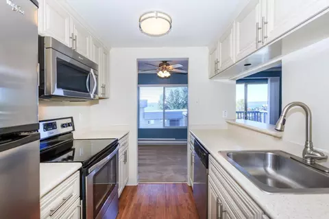 6754 Lake Washington Blvd NE #B14, Kirkland, WA 98033