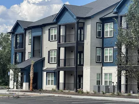 715 E King Ave #604, Kingsland, GA 31548