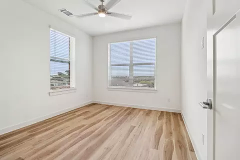 405 N Ewing Ave #1-416, Dallas, TX 75203