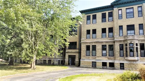 601 S Beaumont Rd #9, Prairie Du Chien, WI 53821