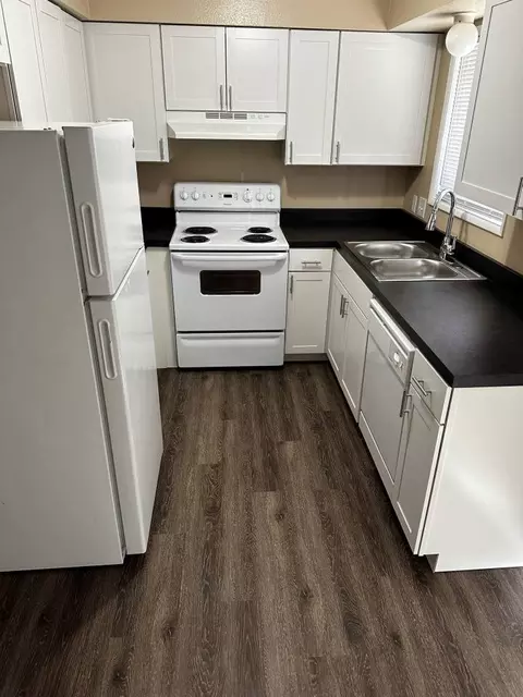609 N Tweedt St #301, Kennewick, WA 99336