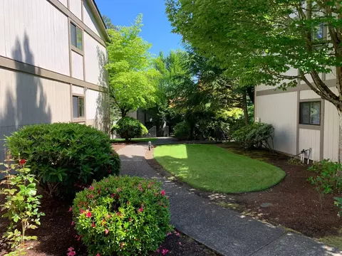 11835 SW Ridgecrest Dr #1, Beaverton, OR 97008