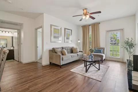 5400 Crenshaw Rd #2202, Pasadena, TX 77505