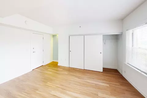 300 E Armour Blvd #805, Kansas City, MO 64111