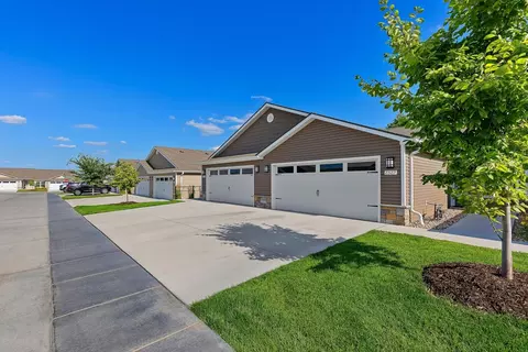 10530 S 24th Plz #10604N, Bellevue, NE 68123