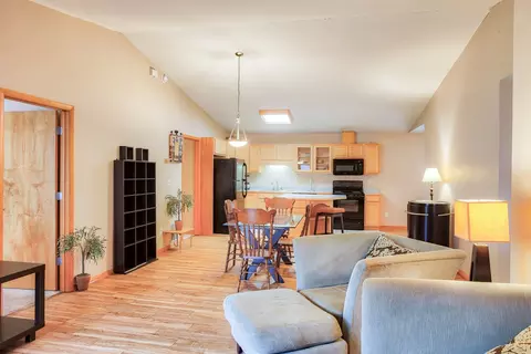 1533 Arbors Ln #1517, Bloomington, IN 47401