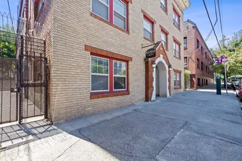 1964 NW Johnson St #202, Portland, OR 97209