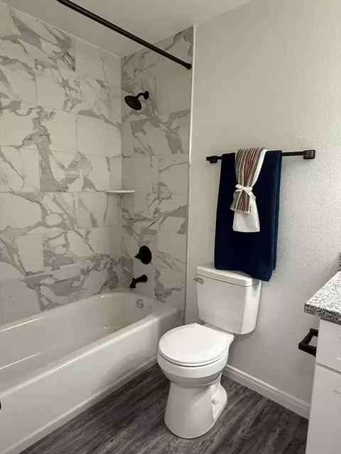 7550 Long Point Rd #4-35, Houston, TX 77055