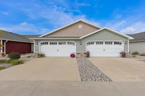 26800 Woodmont Dr #4, Perrysburg, OH 43551