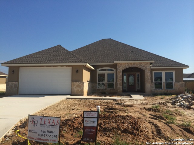 104 Park Hts, Poth, TX 78147 photo 1