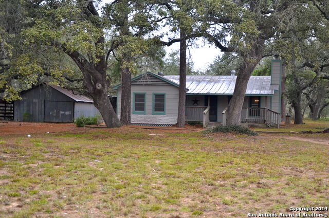 859 Cr 6612, Devine, TX 78016 photo 1