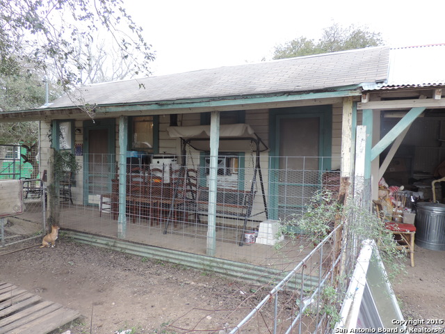 511 E Cibolo St, Runge, TX 78151 photo 1