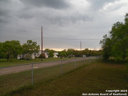 185 County Road 6752, Devine, TX 78016 photo 1